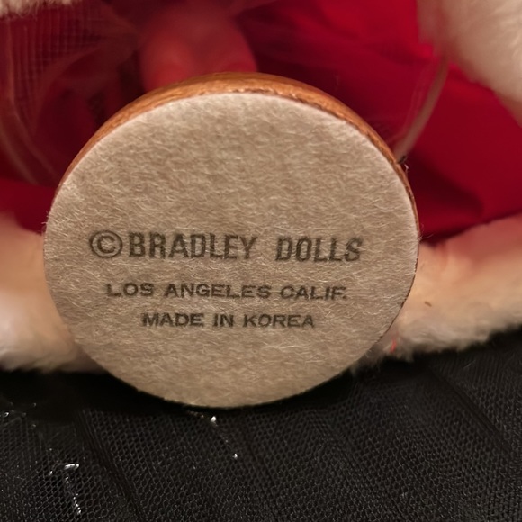 Vintage Big brown eyes, and Bradley doll Christmas version made in Korea new - Picture 3 of 3
